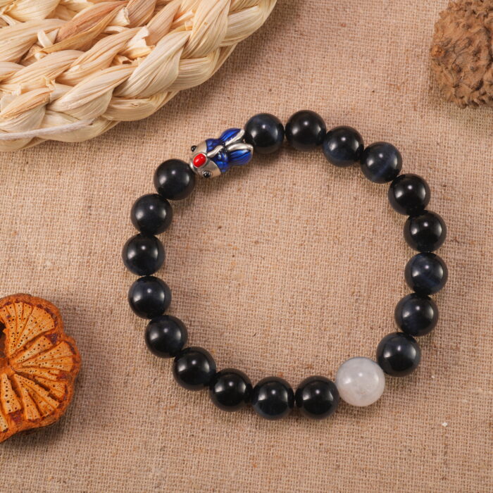 Blue Tiger Eye Crystal Bracelet in Natural Light – 8mm Silver Fish Charm Jewelry for Balance and Focu