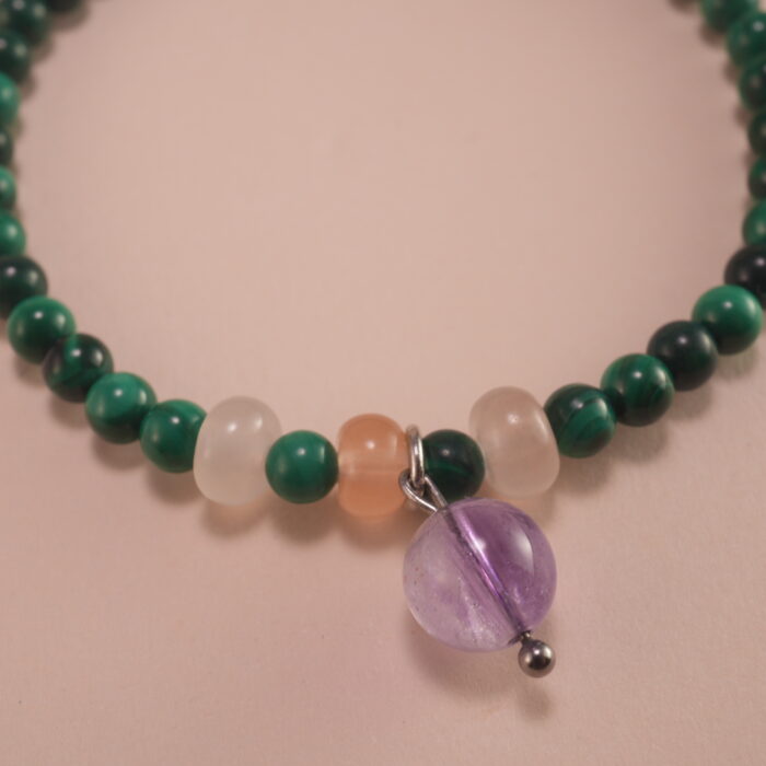 Close-up of 4mm Malachite and Amethyst Beads – Crystal Charm Bracelet for Luck and Peace