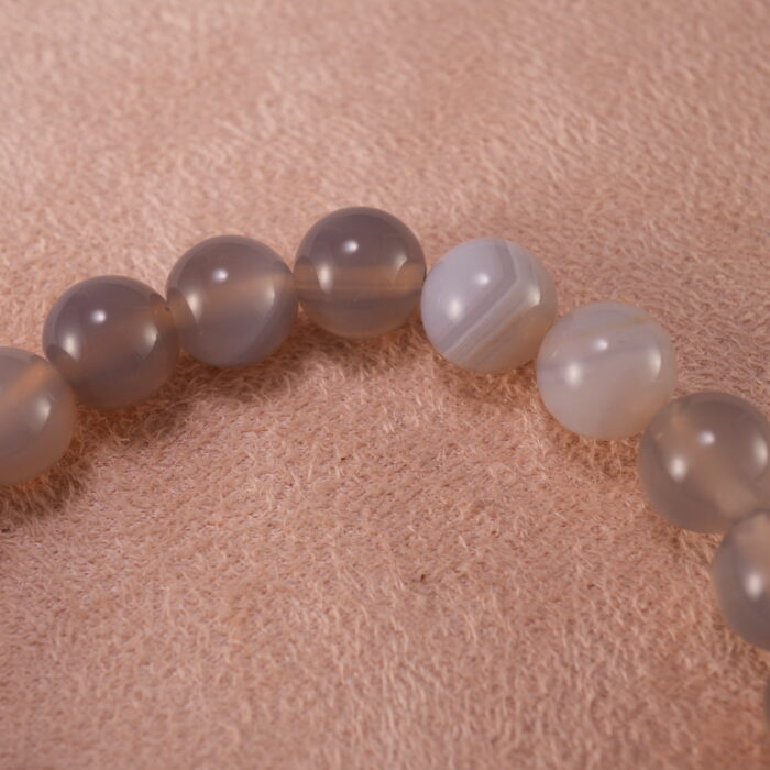 Close-up of natural agate beads and elastic thread finish