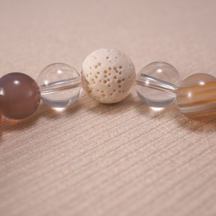 Detailed view of textured lava beads paired with polished agate and quartz – highlighting the bracelet's natural materials.