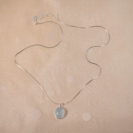Aquamarine pendant on plain background
