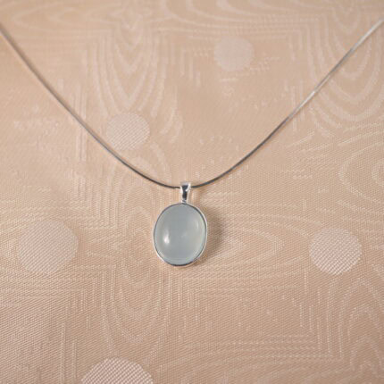 Aquamarine pendant in a styled setting