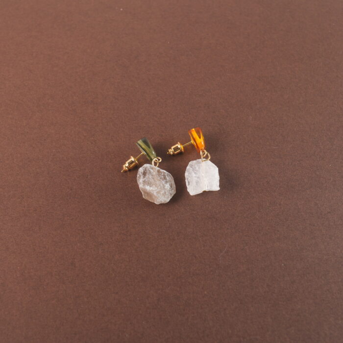 A pair of yellow-green chalcedony and raw quartz earrings displayed on a clean background, with a fresh and natural color tone.
