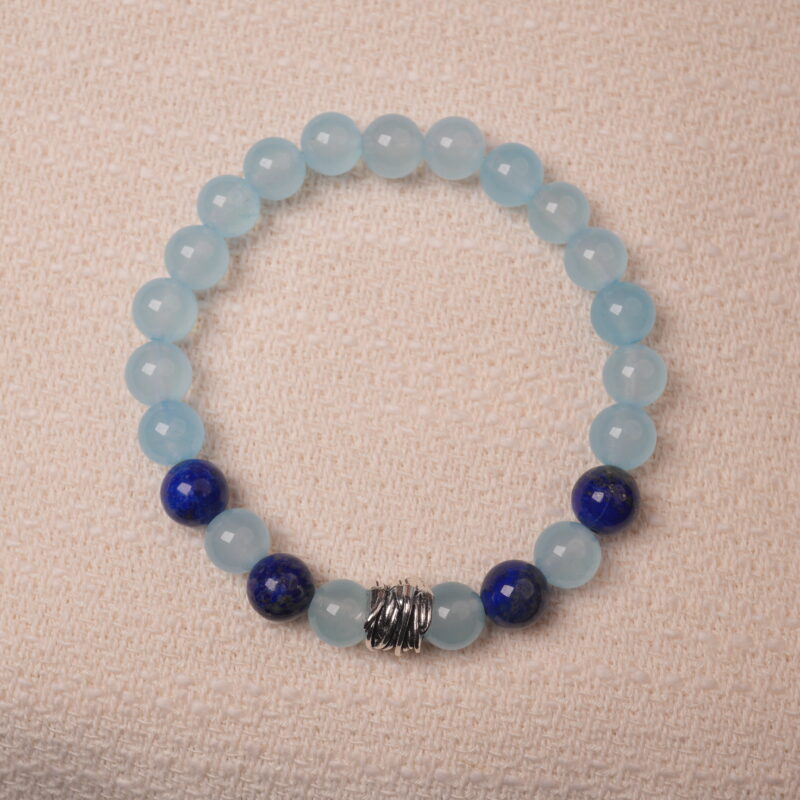 Aquamarine and Lapis Lazuli bracelet featuring smooth aquamarine beads interspersed with blue Lapis Lazuli stones, with a silver spacer adding a modern touch.